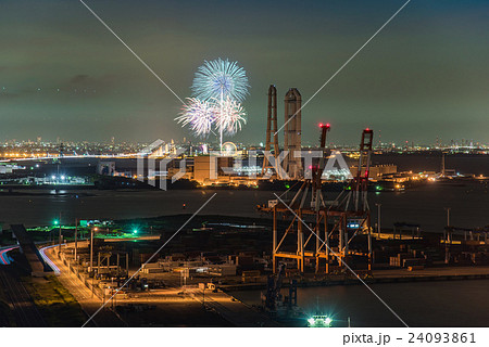 四日市港ポートビルからの長島の花火の写真素材