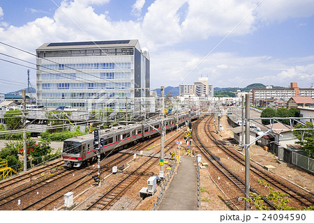 犬山市役所と犬山駅と名鉄電車　5000系 24094590