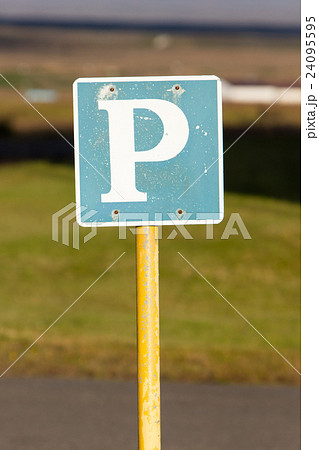 Rusty, old parking sign 24095595
