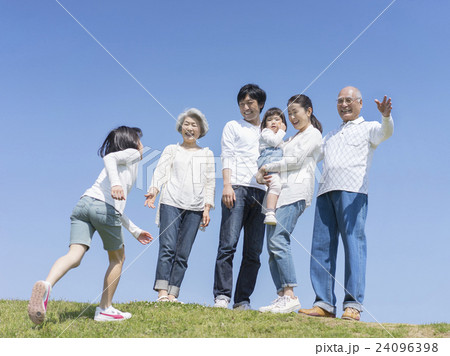 三世代家族 三世代家族 24096398