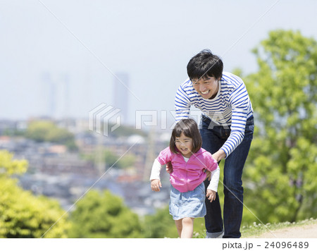 日本人の父と娘 日本人の父と娘 24096489
