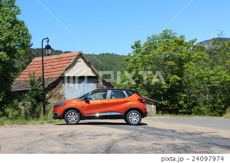 田舎の駐車場 24097974