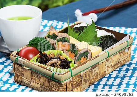 野菜の肉巻きと卵焼きの和風弁当 24098562