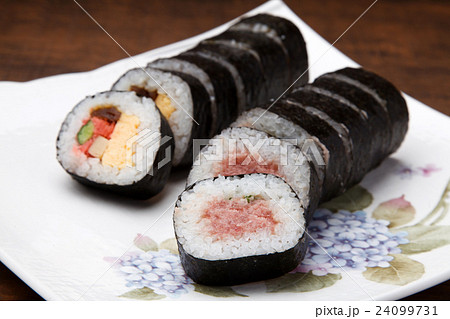 巻き寿司 巻き寿司 24099731