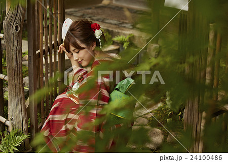着物女性　ポートレート 24100486