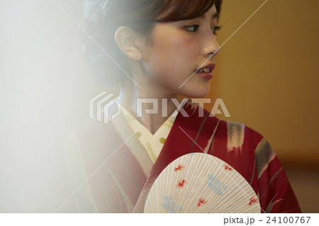 着物女性　ポートレート 24100767