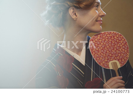 着物女性　ポートレート 24100773