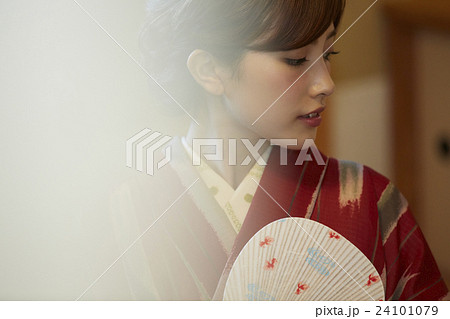 着物女性　ポートレート 24101079