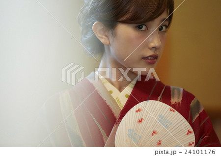 着物女性　ポートレート 24101176