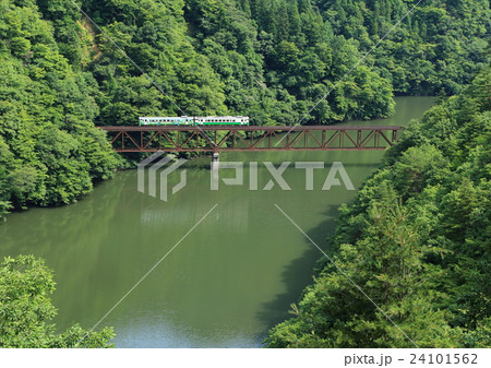 只見線「夏の只見川第三橋梁」俯瞰風景 24101562
