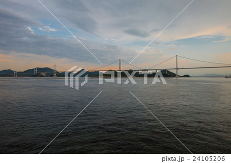 愛媛県今治市　来島海峡大橋 24105206