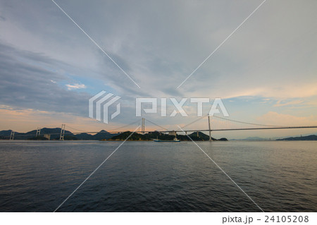 愛媛県今治市　来島海峡大橋 24105208