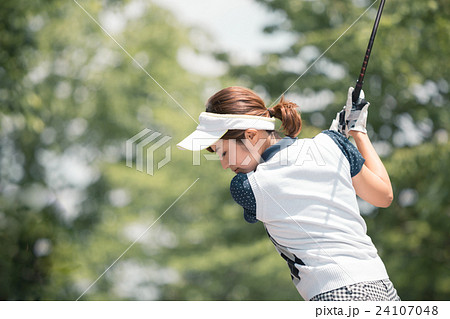 Japanese woman golfer , housewife 24107048