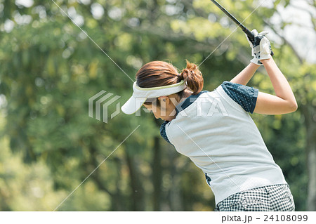 Japanese woman golfer , housewife 24108099
