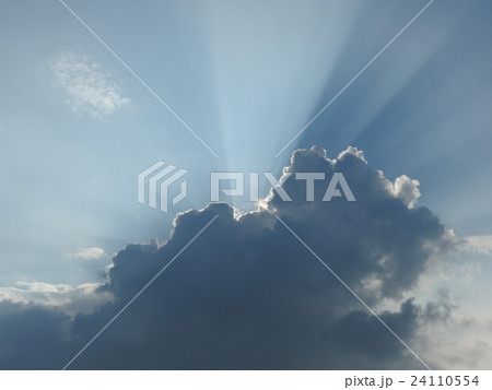 天使の梯子 薄明光線 天使の梯子 薄明光線 24110554