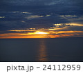 夕暮れ 24112959