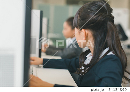 primary school child 24124349