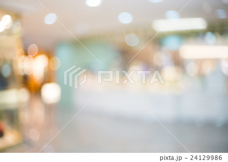 Blurred image of shopping mall 24129986