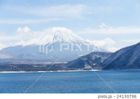 Lake motosu and fujisan 24130796