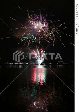 河口湖湖上祭花火大会 スターマイン 河口湖湖上祭花火大会 スターマイン 24132725