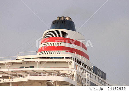 豪華客船の煙突の写真素材 [24132956] - PIXTA