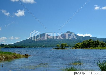 夏の桧原湖と磐梯山 夏の桧原湖と磐梯山 24133809