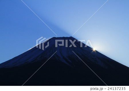 紅葉と富士山 紅葉と富士山 24137235