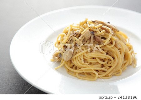 ポルチーニ茸のクリームパスタ 24138196