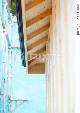 建築現場　建設現場　大工の仕事　基礎工事　住宅建設　鉄筋　工事　建設業　夢のマイホーム　 24141008