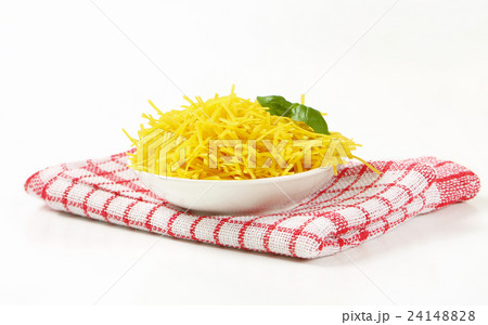 Dried egg noodles 24148828