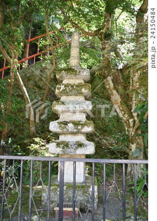 【西国三十三所】第三十番 国の重要文化財 宝厳寺の石造五重塔 滋賀県長浜市 【西国三十三所】第三十番 国の重要文化財 宝厳寺の石造五重塔 滋賀県長浜市 24150484
