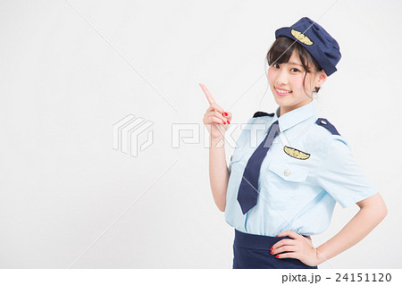 ポーズをする婦人警官のコスプレをした女性の写真素材 [24151120] - PIXTA