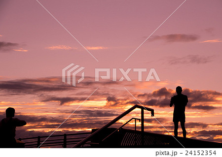 台風一過の夕方 台風の季節 曇り空 夕方 夕暮れ 日暮れの空 真夏の空 コピースペース 文字スペース 台風一過の夕方 台風の季節 曇り空 夕方 夕暮れ 日暮れの空 真夏の空 コピースペース 文字スペース 24152354