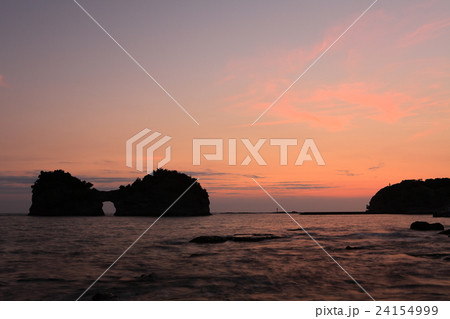 円月島(高嶋)の夕景 円月島(高嶋)の夕景 24154999