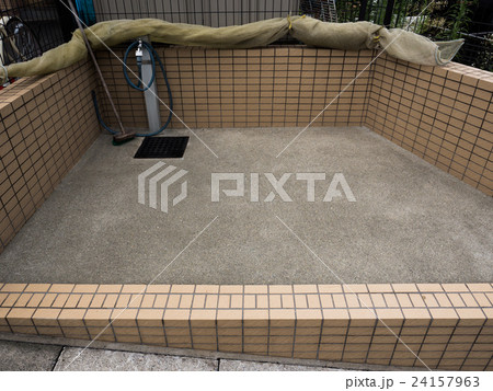マンションのゴミ集積所 マンションのゴミ集積所 24157963