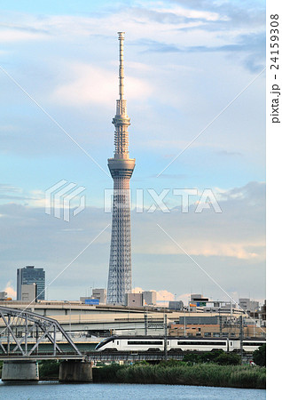 スカイツリーと堀切橋を渡る京成スカイライナー スカイツリーと堀切橋を渡る京成スカイライナー 24159308