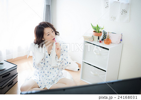 歯磨き　女性 24168031