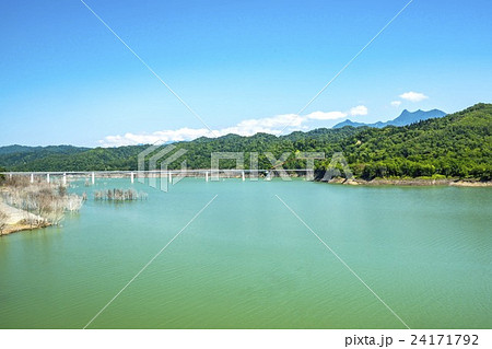 夏のシューパロ湖 夕張市 の写真素材