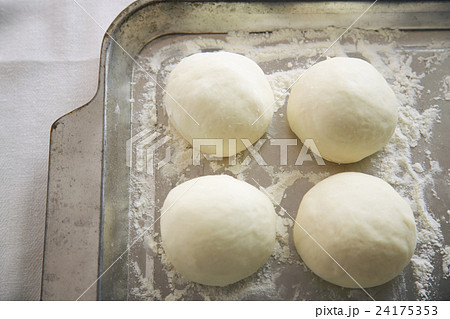 パン生地　パン作り　パン 24175353