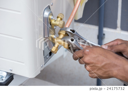 air conditioner, worker connects copper pipe 24175732