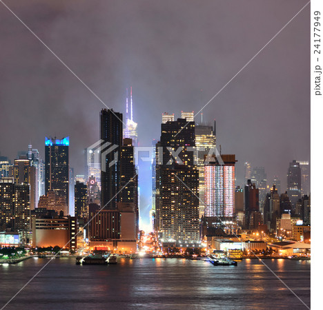 Manhattan midtown skyline at night Manhattan midtown skyline at night 24177949