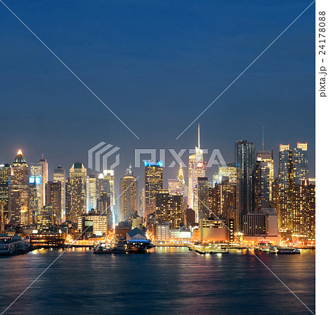 Midtown skyline over Hudson River 24178088