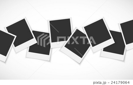 重なって置かれたインスタント写真 24179064