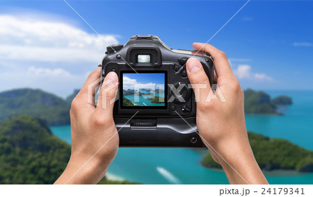 Hands holding the camera which taking photo of Top view of Ang Thong National Marine Park with rainbow, Thailand Hands holding the camera which taking photo of Top view of Ang Thong National Marine Park with rainbow, Thailand 24179341