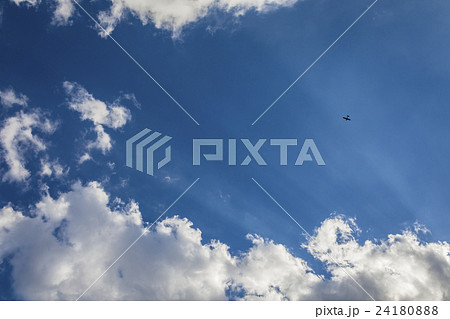 空と雲と飛行機 24180888