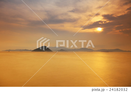 the Belcher Bay , hong kong 24182032