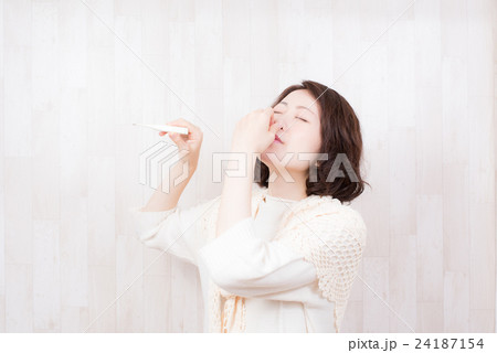 風邪　女性 24187154