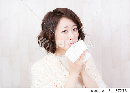 風邪　女性 24187258