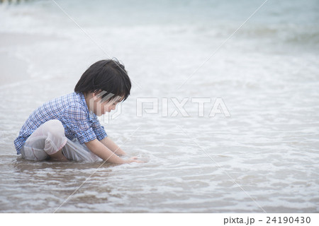 asian boy playing on the beach 24190430