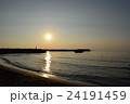 北海道留萌市　臼谷海水浴場　海　夕陽 24191459